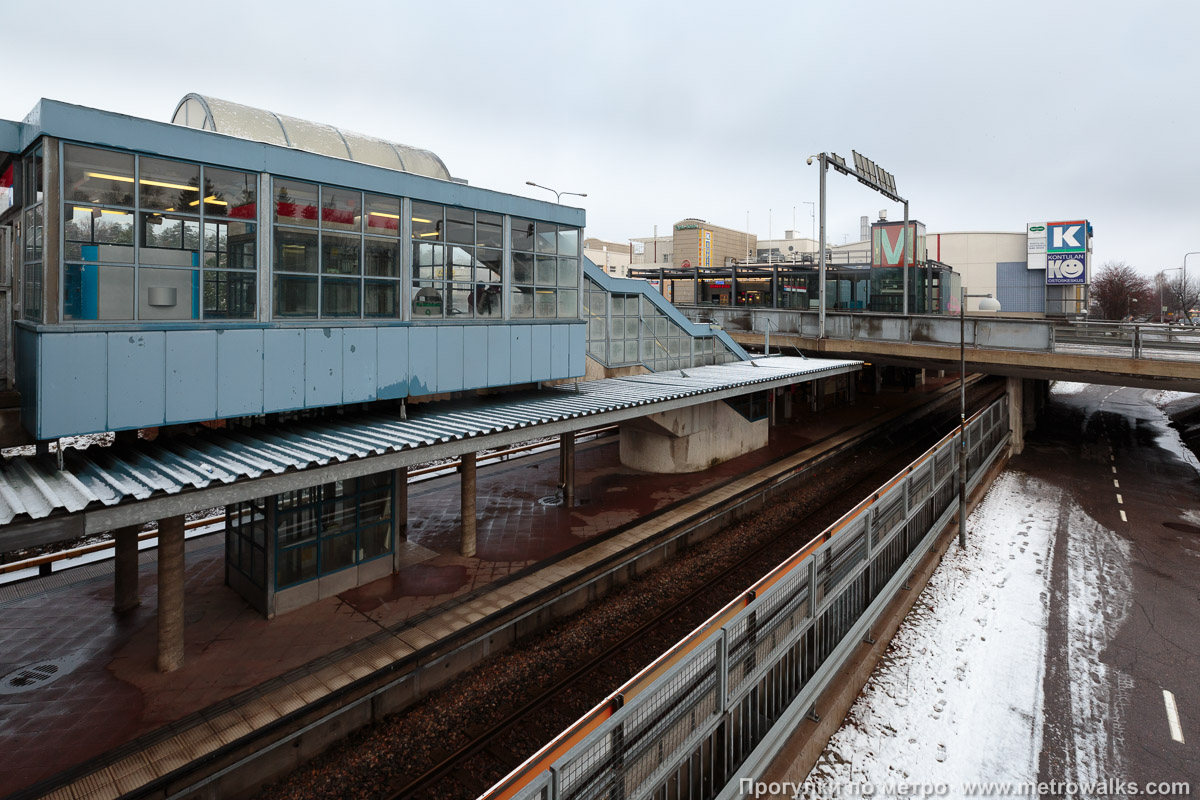Фотография станции Kontula / Gårdsbacka [Ко́нтула] (Хельсинки). Вид станции снаружи.