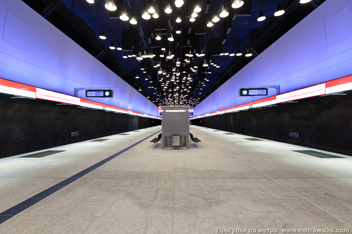 Фотография станции Lauttasaari / Drumsö [Ла́уттасаа́ри] (Хельсинки). Продольный вид по оси станции.