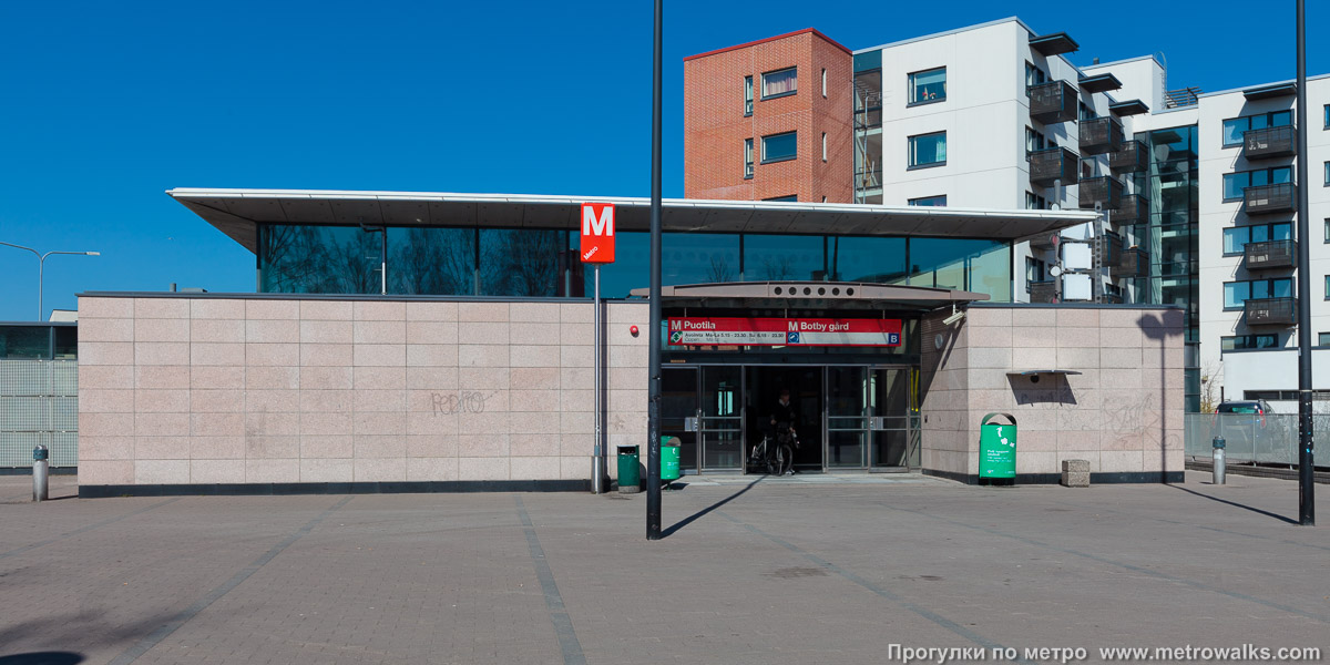 Фотография станции Puotila / Botby Gård [Пуо́тила] (Хельсинки). Наземный вестибюль станции. Восточный наземный вестибюль.