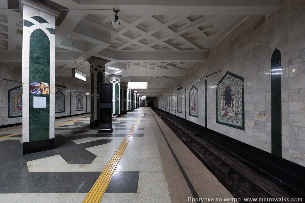 Метро казань часы. Станция метро площадь Тукая Казань. Станция Габдуллы Тукая Казань. Казанский метрополитен площадь Тукая. Станция метро Габдуллы Тукая Казань.