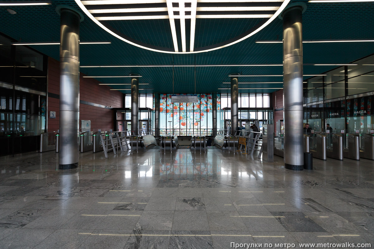 Фотография станции Алма-Атинская (Замоскворецкая линия, Москва). Внутри вестибюля станции, общий вид.