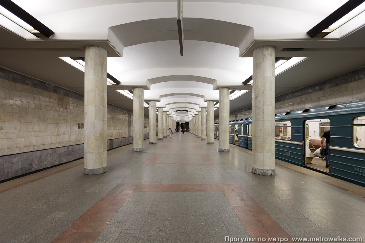 Фотография станции Бибирево (Серпуховско-Тимирязевская линия, Москва). Продольный вид центрального зала.