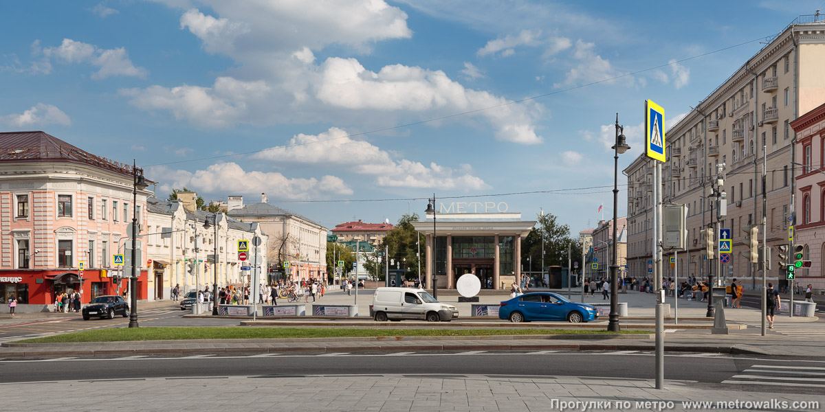 Фотография станции Чистые пруды (Сокольническая линия, Москва). Общий вид окрестностей станции.