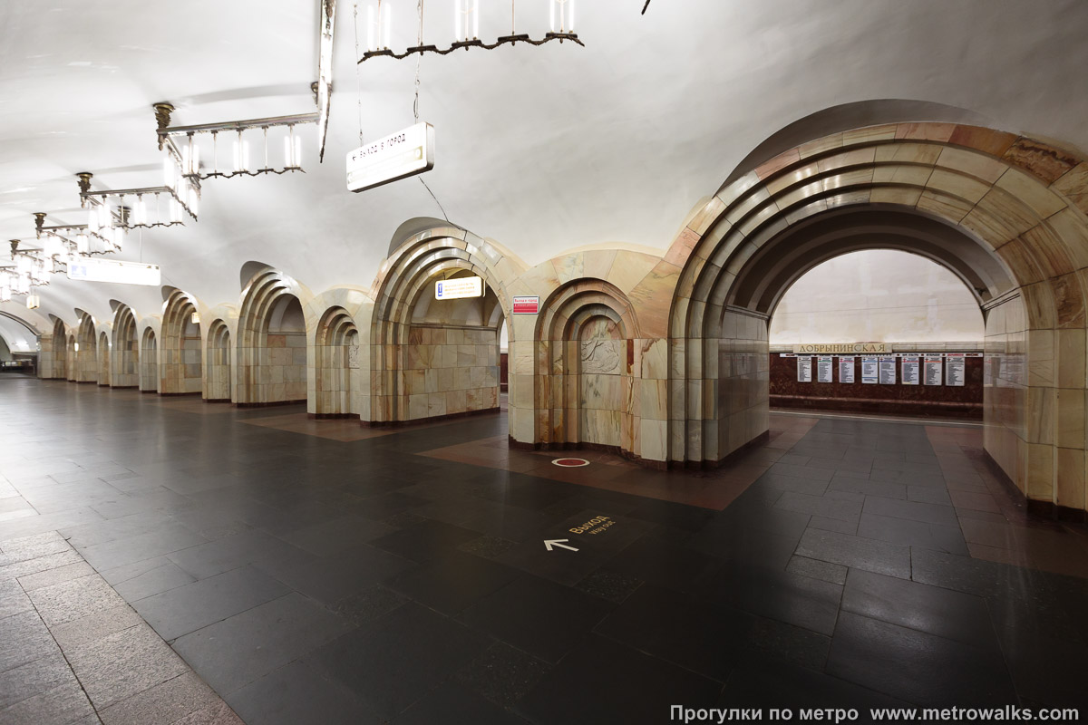 Фотография станции Добрынинская (Кольцевая линия, Москва). Вид по диагонали.