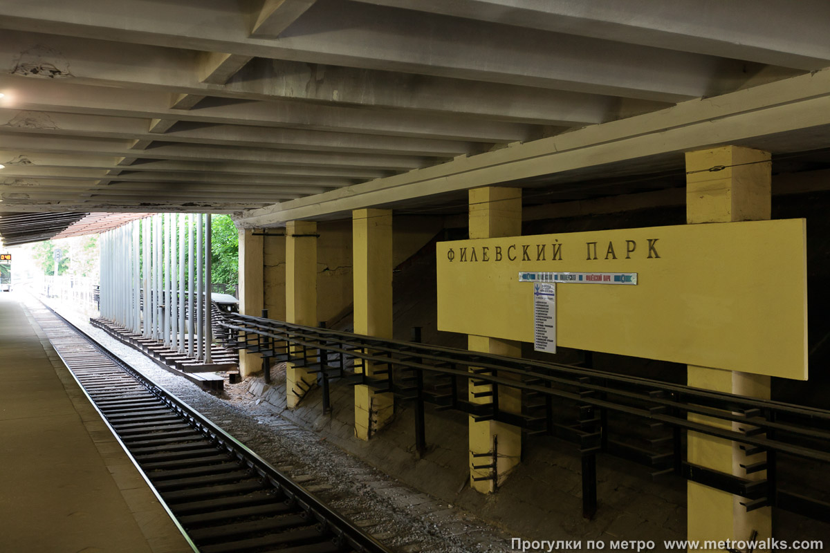 Фотография станции Филёвский парк (Филёвская линия, Москва). Край платформы, общий вид.