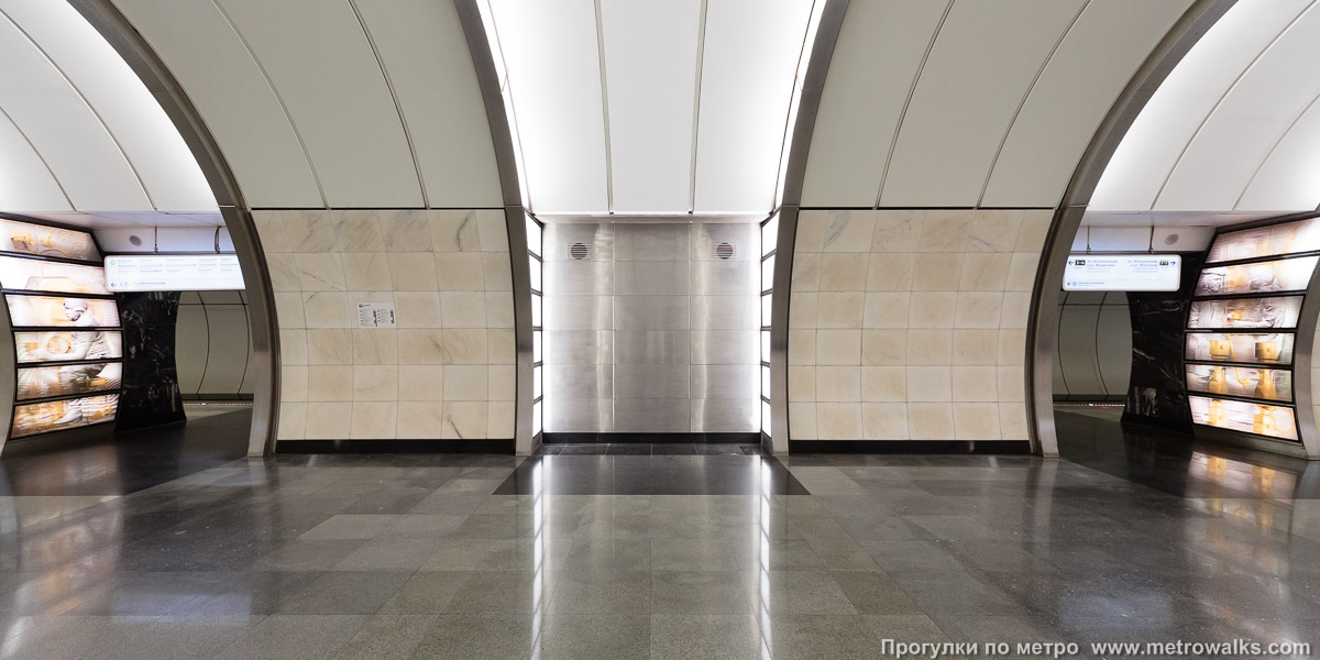 Фотография станции Фонвизинская (Люблинско-Дмитровская линия, Москва). Центральный зал, вид поперёк — нераскрытые проёмы.
