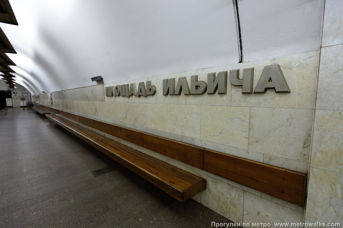 Фотография станции Площадь Ильича (Калининская линия, Москва). Дальняя часть бокового зала станции.
