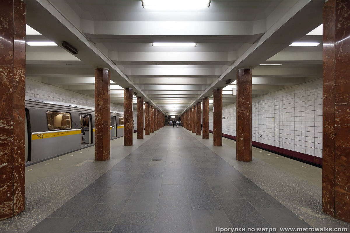 Фотография станции Каховская (Большая кольцевая линия, Москва). Продольный вид центрального зала.