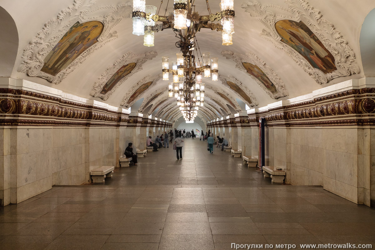 Фотография станции Киевская (Арбатско-Покровская линия, Москва). Продольный вид центрального зала.