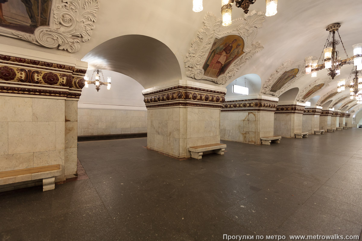 Фотография станции Киевская (Арбатско-Покровская линия, Москва). Вид по диагонали.