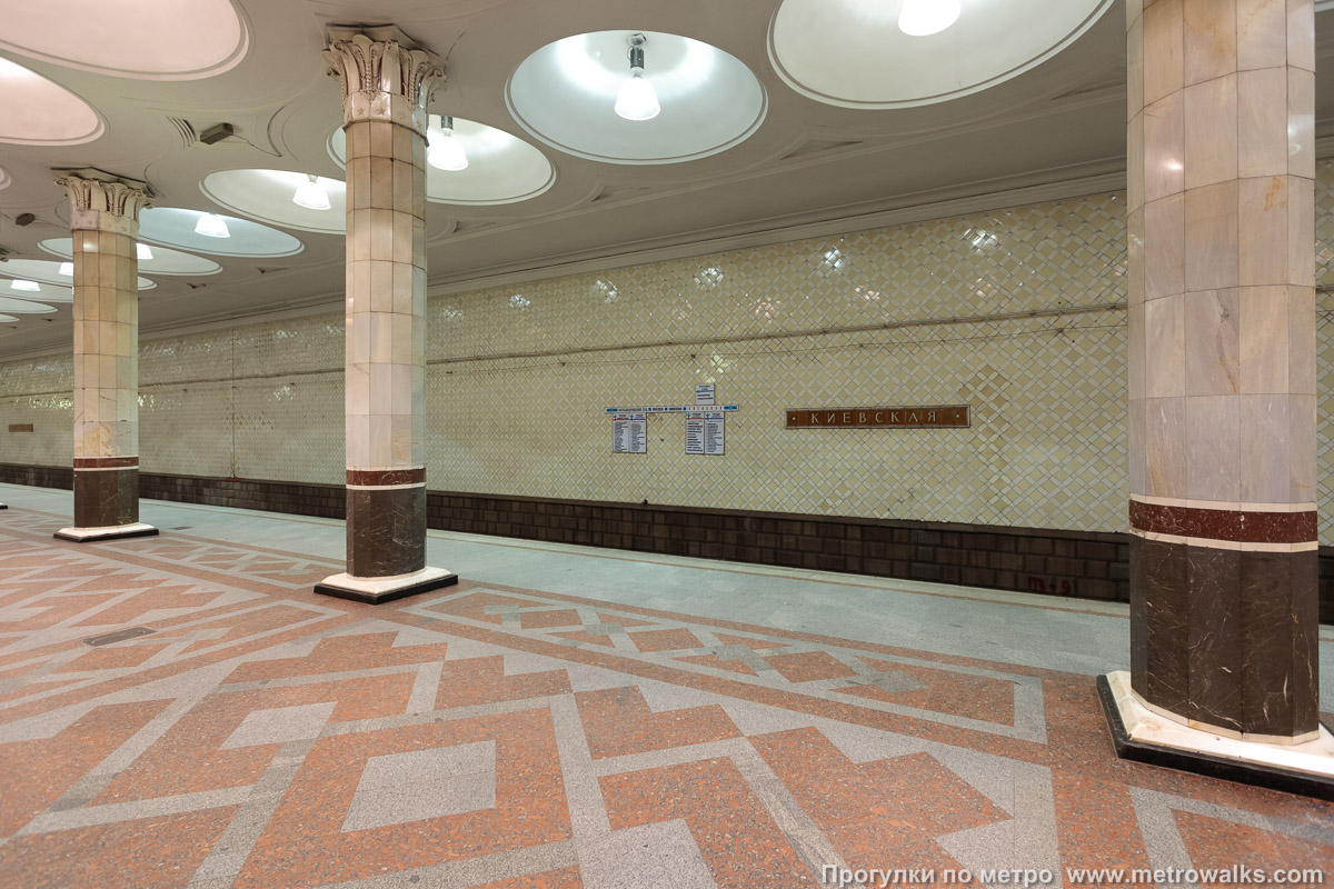 Фотография станции Киевская (Филёвская линия, Москва). Вид по диагонали.
