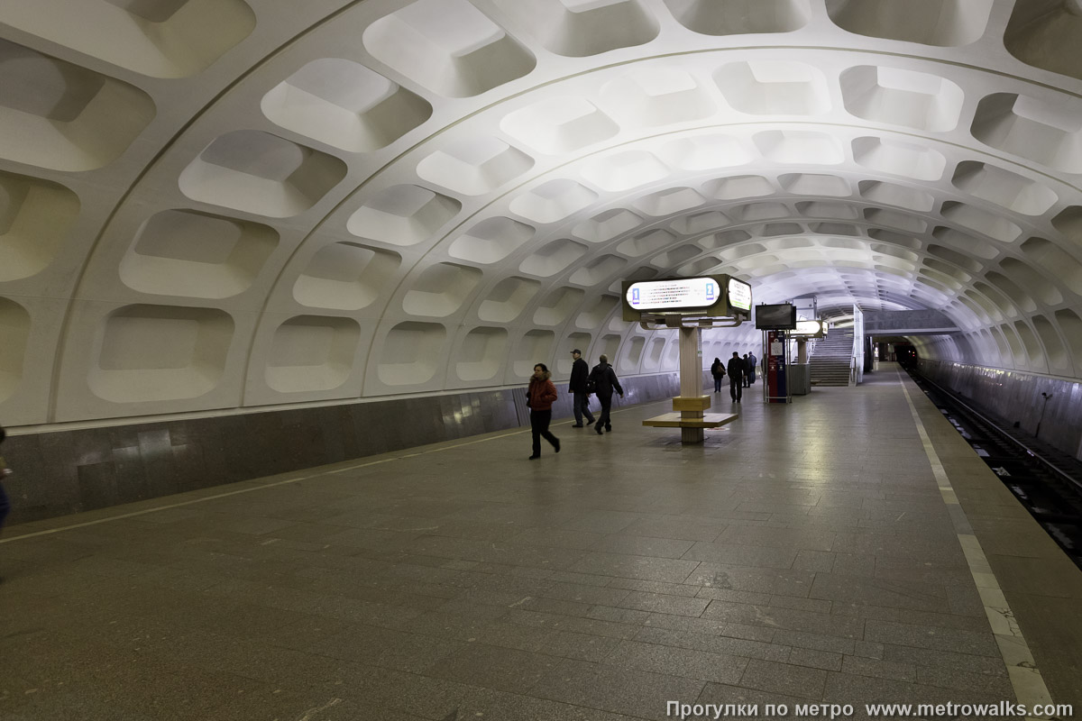 Фотография станции Красногвардейская (Замоскворецкая линия, Москва). Вид по диагонали.