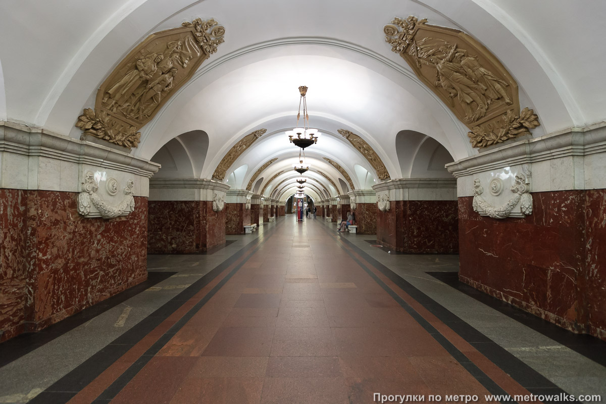 Фотография станции Краснопресненская (Кольцевая линия, Москва). Продольный вид центрального зала.