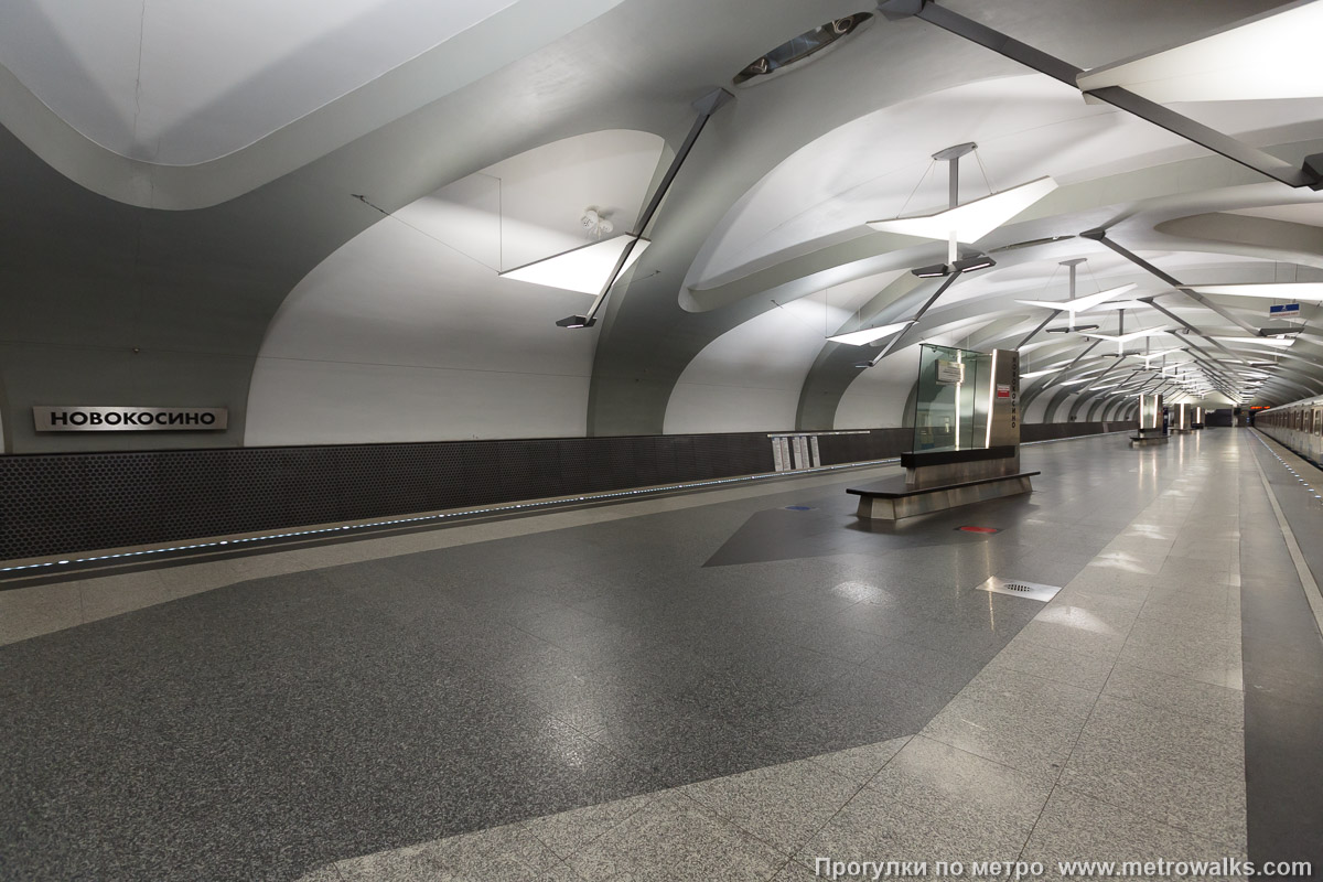 Фотография станции Новокосино (Калининская линия, Москва). Вид по диагонали.