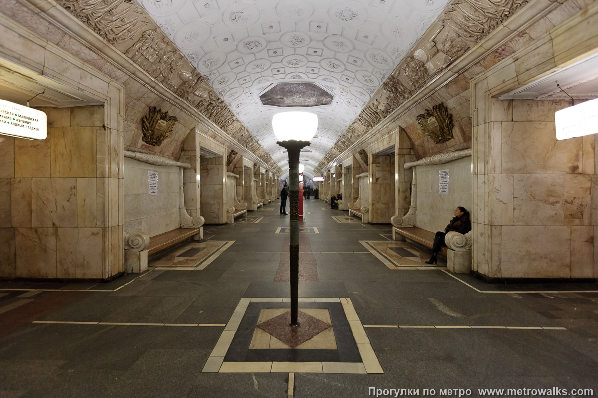 Фотография станции Новокузнецкая (Замоскворецкая линия, Москва). Продольный вид центрального зала.