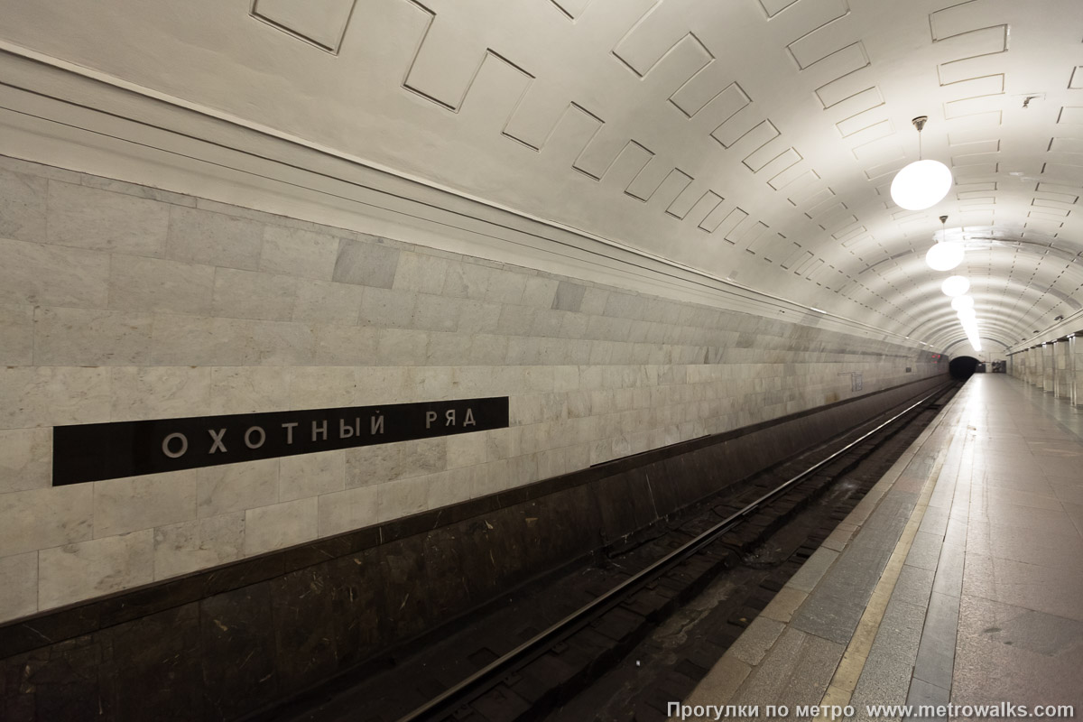 Фотография станции Охотный Ряд (Сокольническая линия, Москва). Путевая стена.