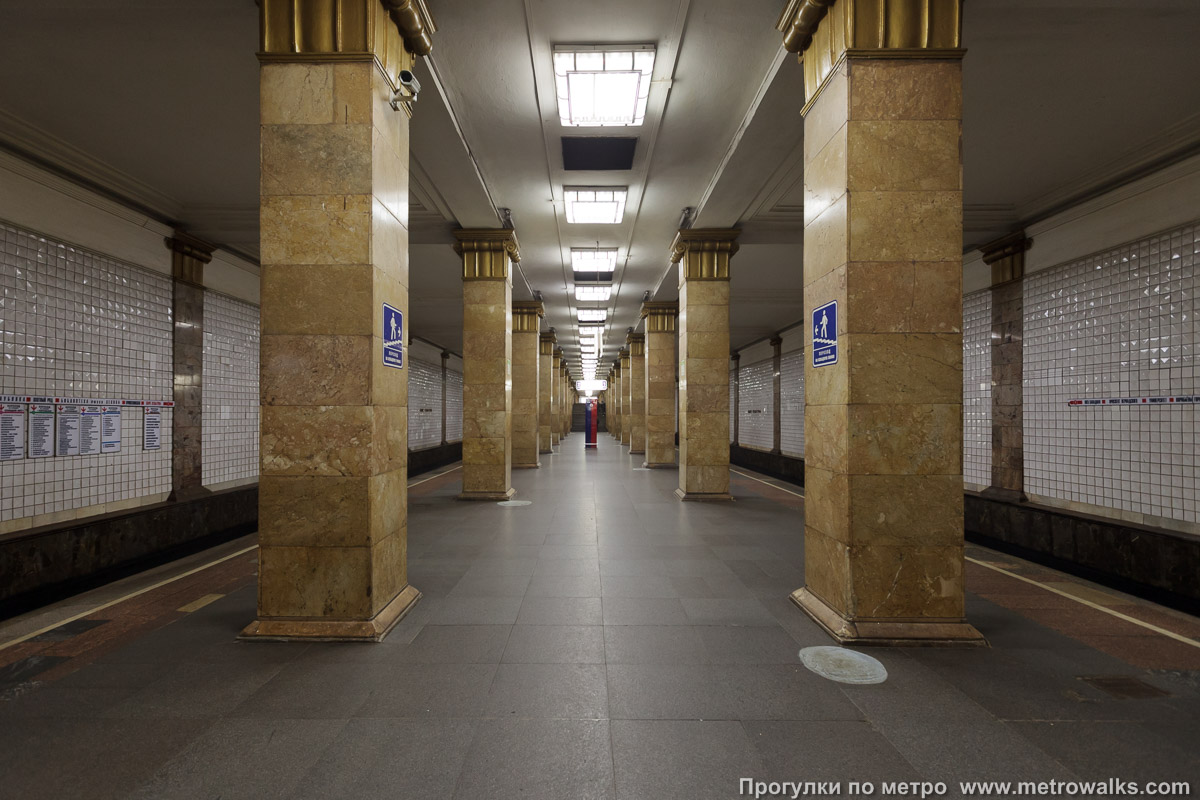 Фотография станции Парк культуры (Сокольническая линия, Москва). Продольный вид центрального зала.