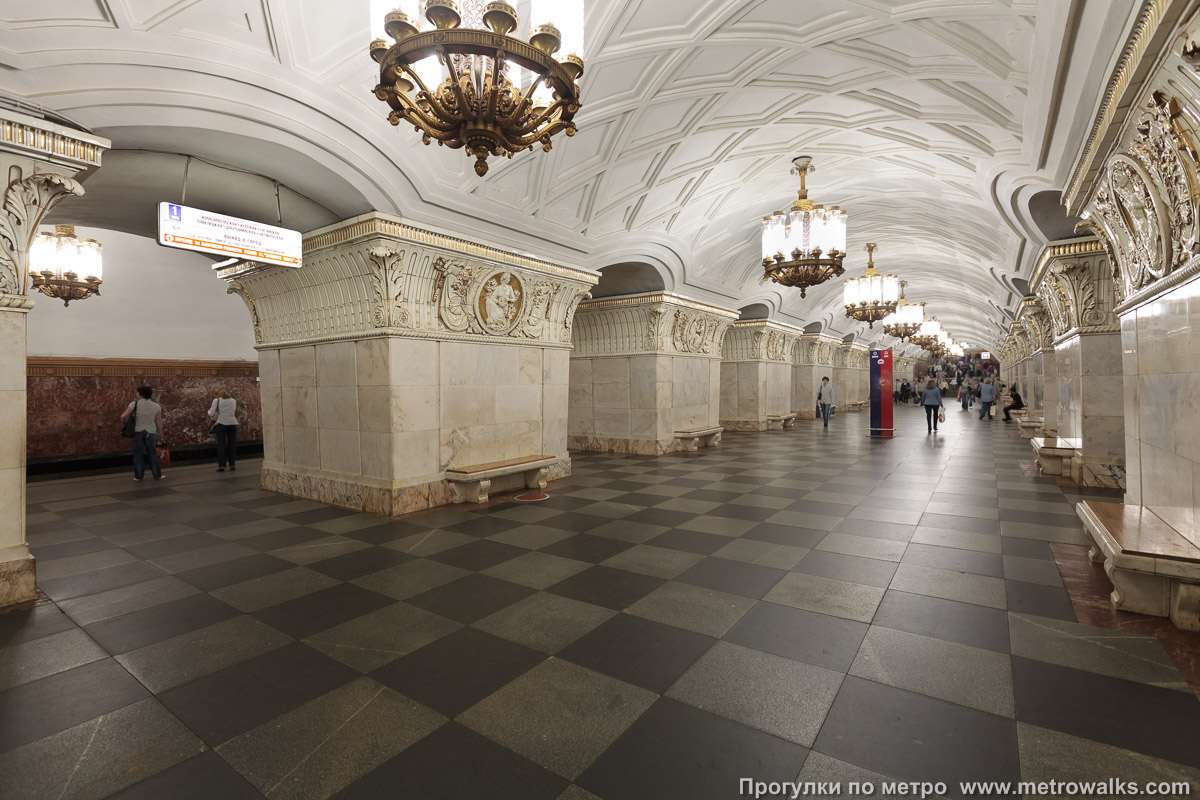 Фотография станции Проспект Мира (Кольцевая линия, Москва). Вид по диагонали.