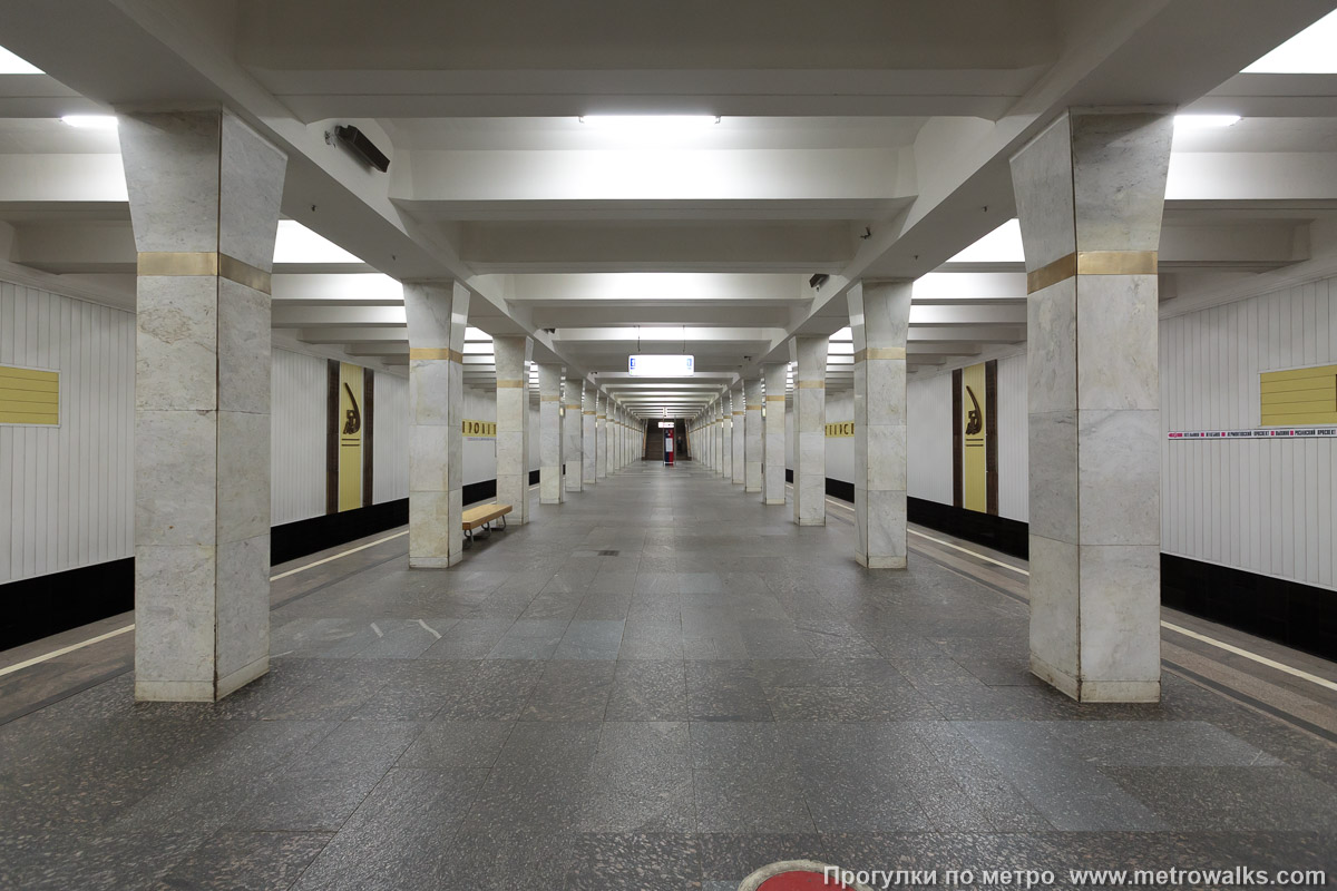 Фотография станции Пролетарская (Таганско-Краснопресненская линия, Москва). Продольный вид центрального зала.