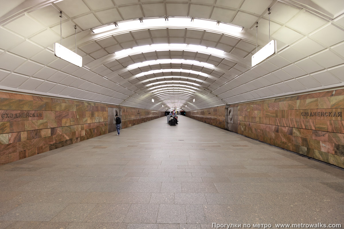 Фотография станции Сходненская (Таганско-Краснопресненская линия, Москва). Продольный вид по оси станции.