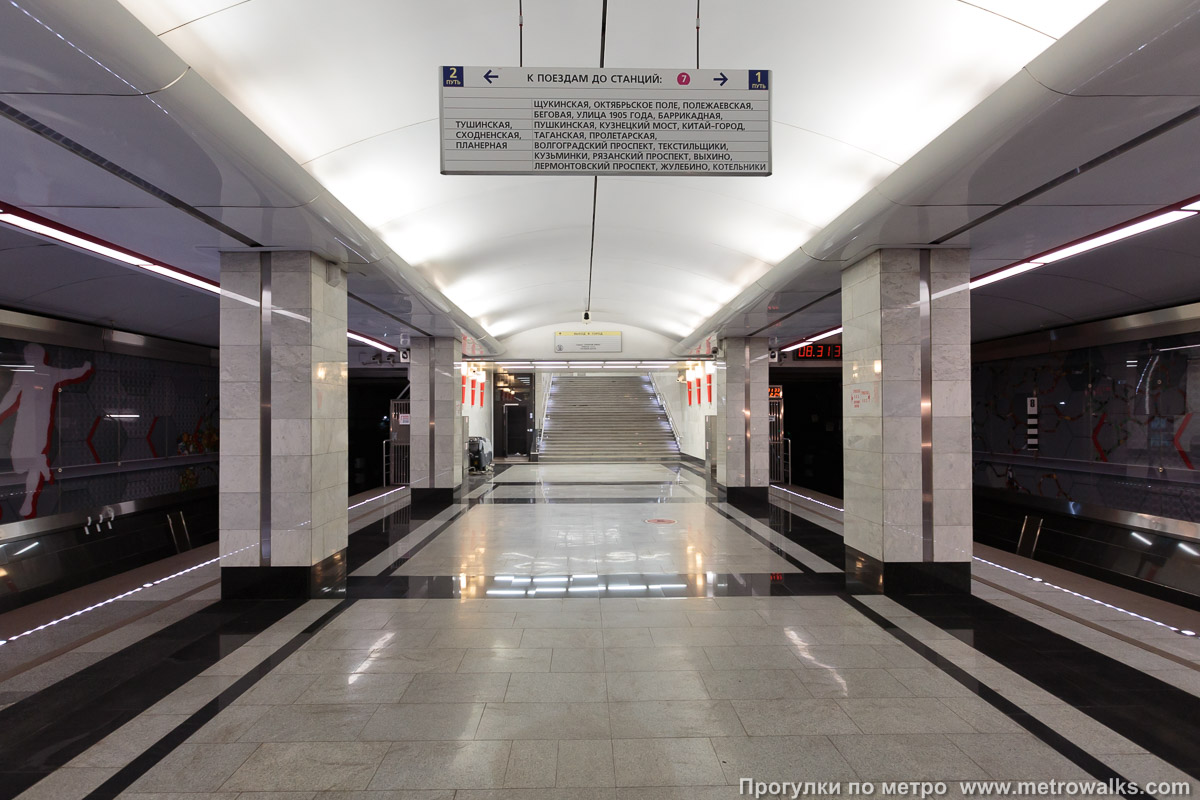 Фотография станции Спартак (Таганско-Краснопресненская линия, Москва). Выход в город осуществляется по лестнице. Второй выход.