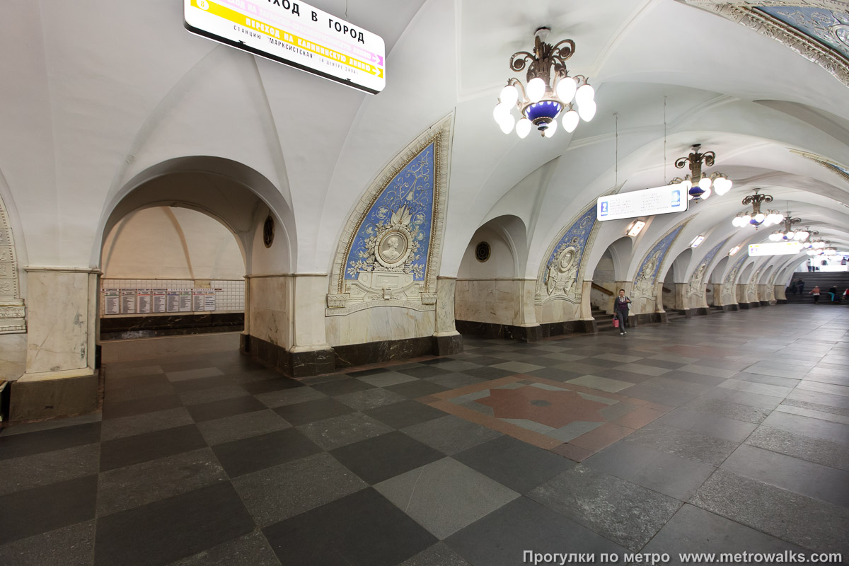 Фотография станции Таганская (Кольцевая линия, Москва). Вид по диагонали.