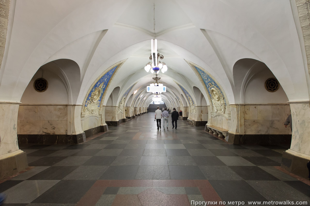 Фотография станции Таганская (Кольцевая линия, Москва). Продольный вид центрального зала.