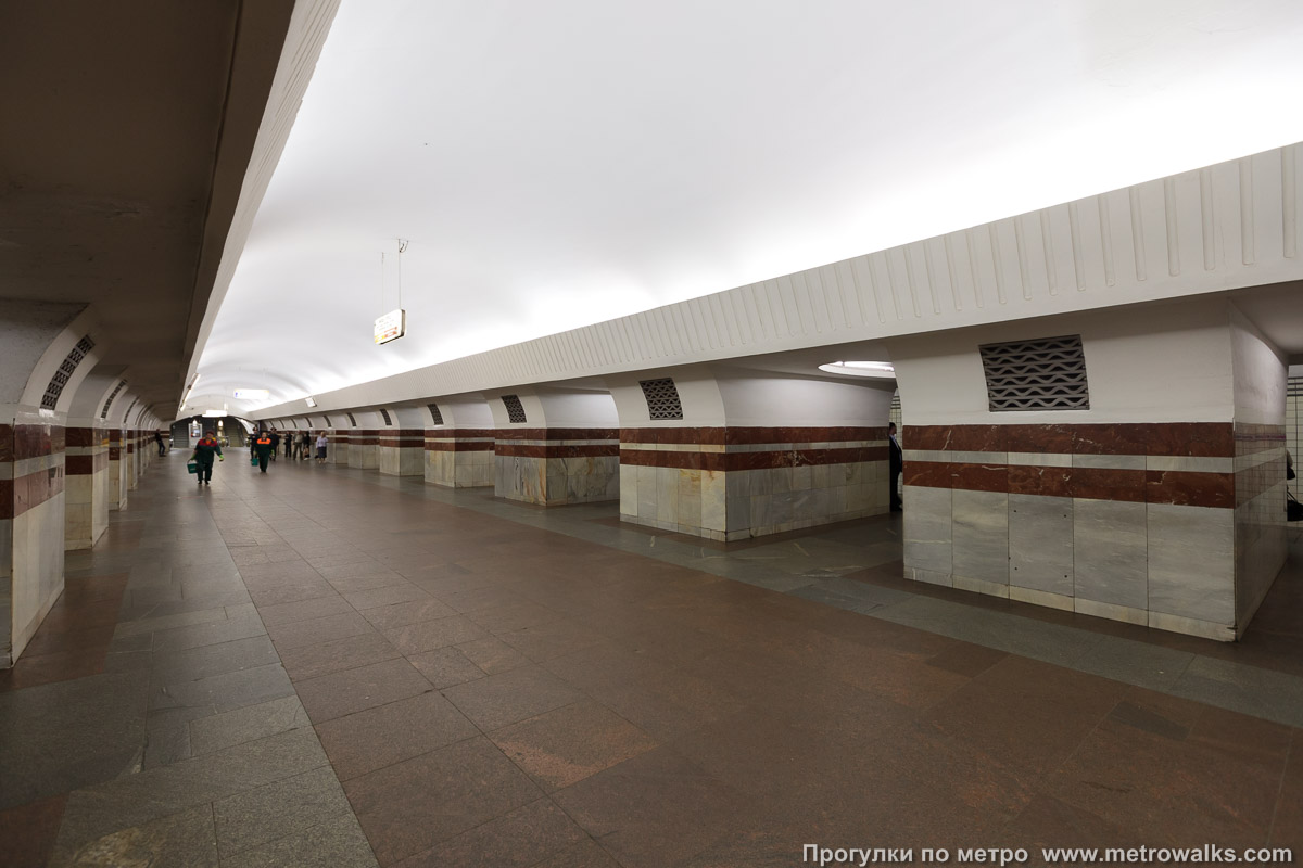 Фотография станции Таганская (Таганско-Краснопресненская линия, Москва). Вид по диагонали.