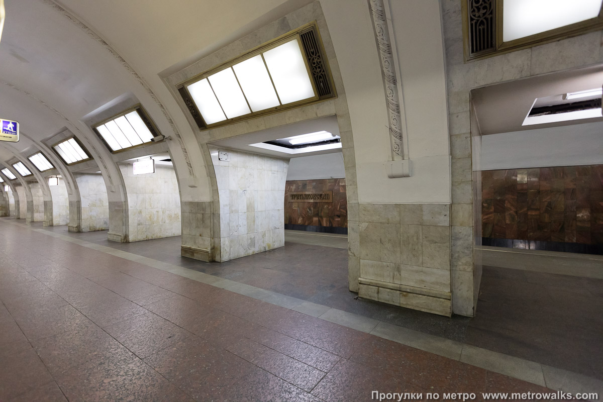 Фотография станции Третьяковская (Калининская линия, Москва) — второй зал. Вид по диагонали.