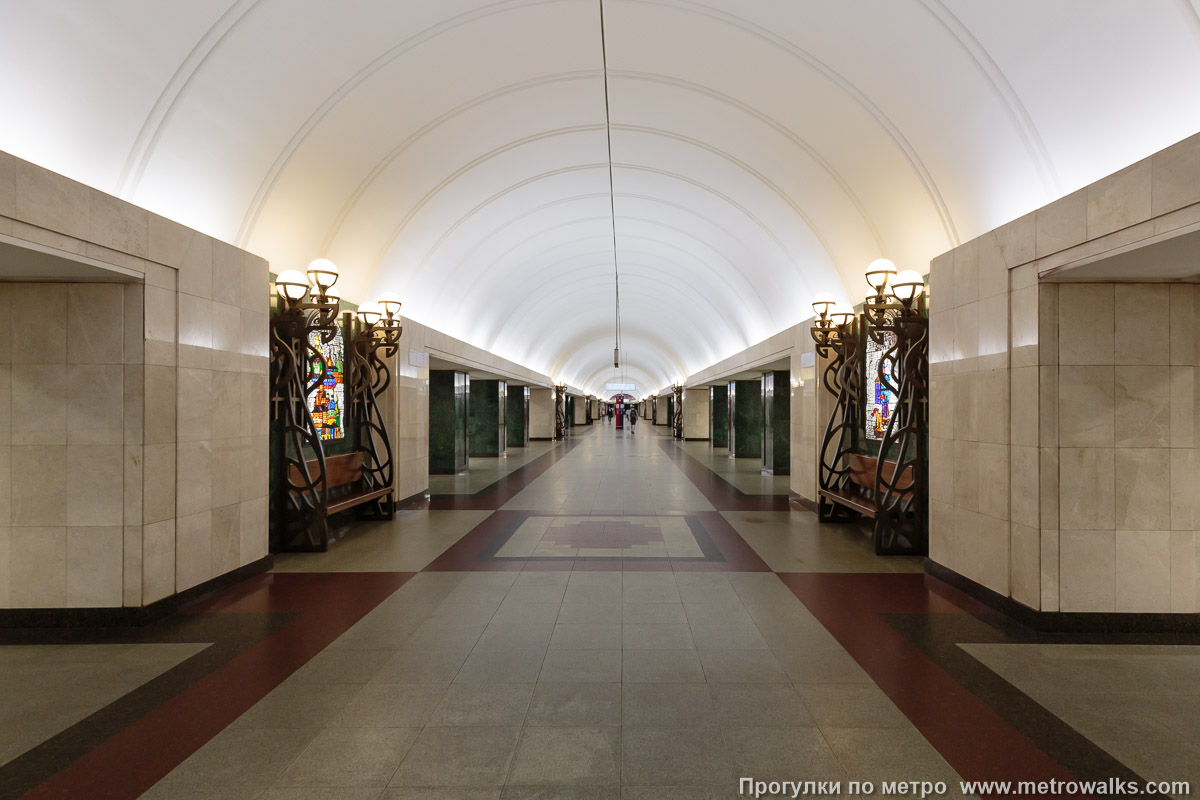 Фотография станции Трубная (Люблинско-Дмитровская линия, Москва). Продольный вид центрального зала.