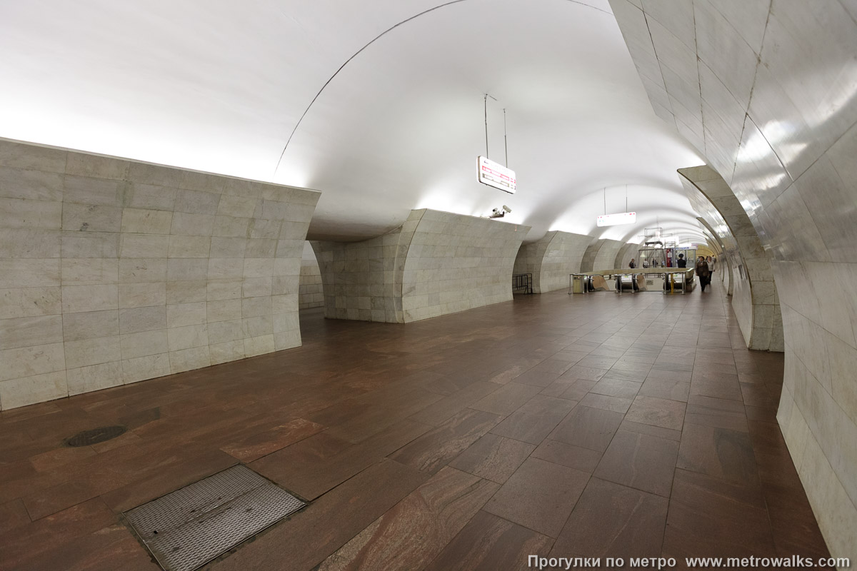 Фотография станции Тверская (Замоскворецкая линия, Москва). Вид по диагонали.