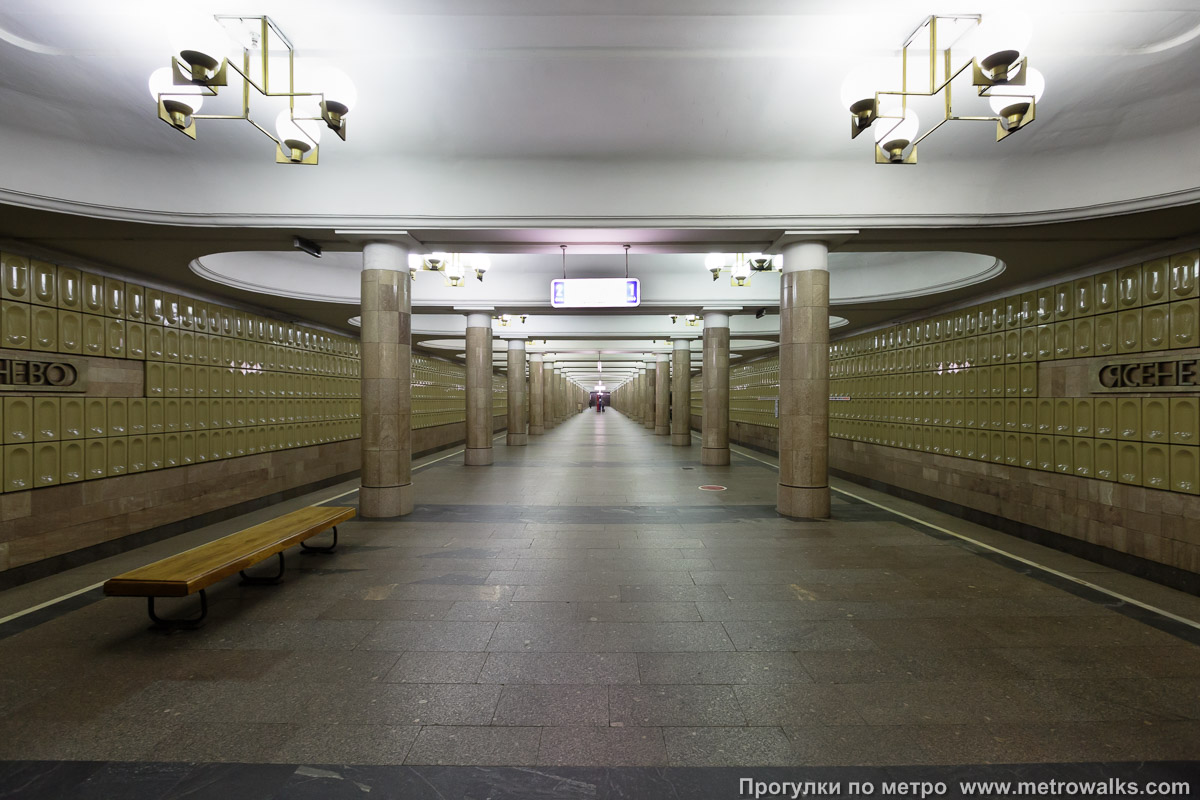 Фотография станции Ясенево (Калужско-Рижская линия, Москва). Продольный вид центрального зала.