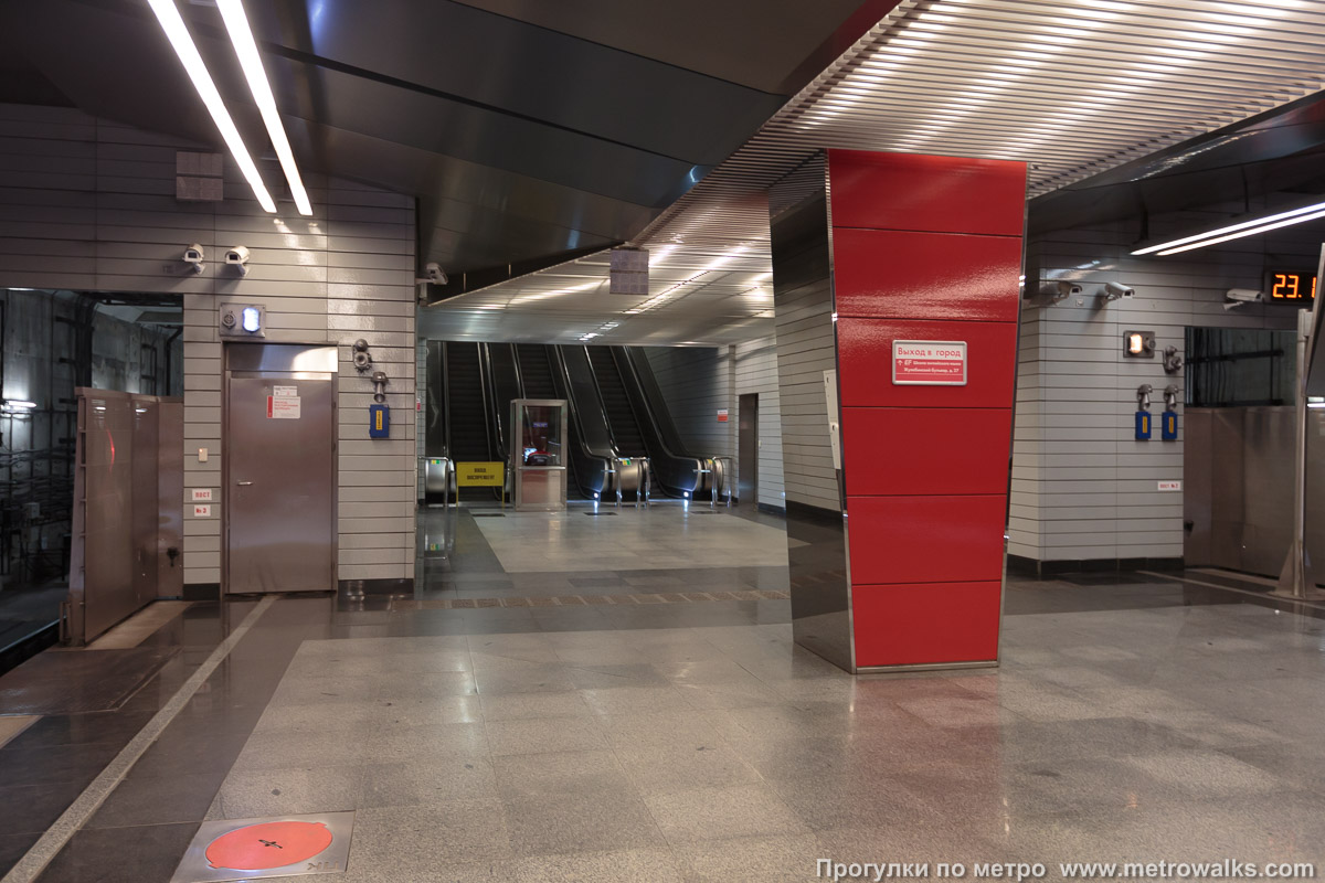 Фотография станции Жулебино (Таганско-Краснопресненская линия, Москва). Выход в город осуществляется по лестнице. Второй выход со станции.