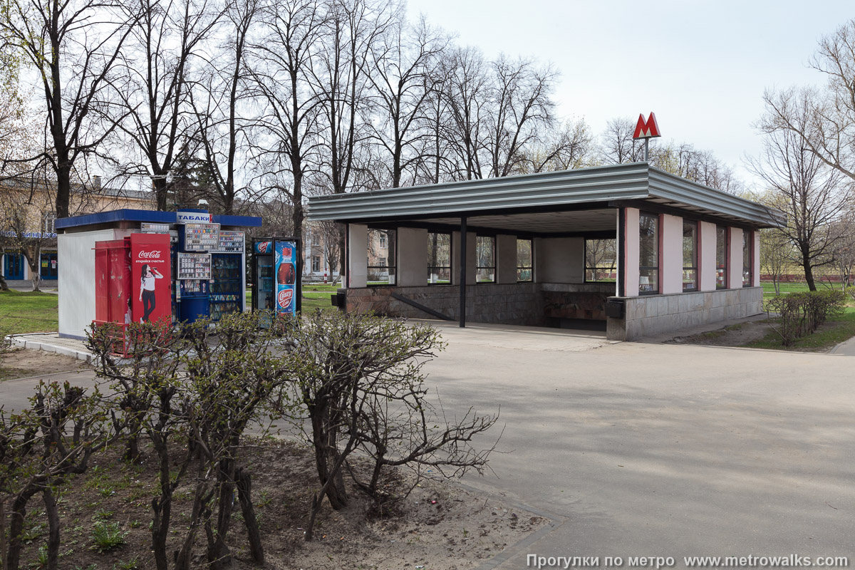 Фотография станции Кировская (Автозаводско-Нагорная линия, Нижний Новгород). Вход на станцию осуществляется через подземный переход.