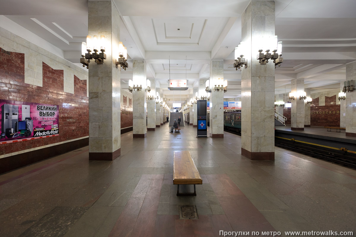 Фотография станции Московская (Сормовско-Мещерская линия, Нижний Новгород). Продольный вид. По оси одной из платформ.