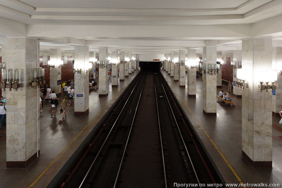 Фотография станции Московская (Автозаводско-Нагорная линия, Нижний Новгород). Вид станции с переходного мостика.