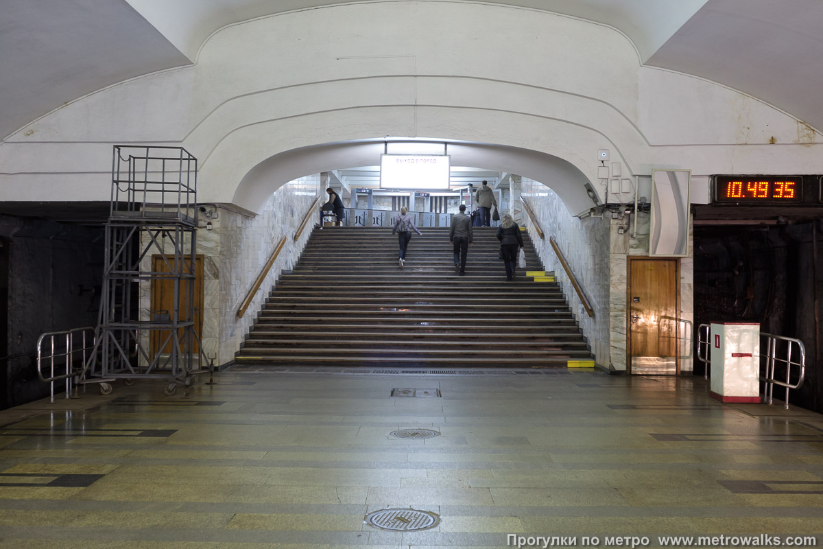 Фотография станции Парк культуры (Автозаводско-Нагорная линия, Нижний Новгород). Выход в город осуществляется по лестнице.
