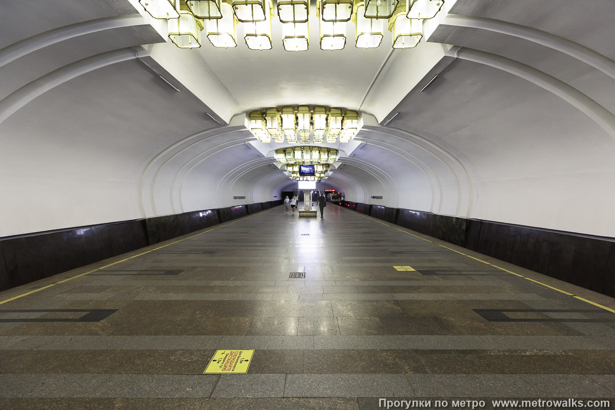 Фотография станции Парк культуры (Автозаводско-Нагорная линия, Нижний Новгород). Продольный вид по оси станции.