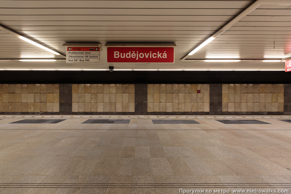 Фотография станции Budějovická [Будейо́вицка] (линия C, Прага). Поперечный вид.