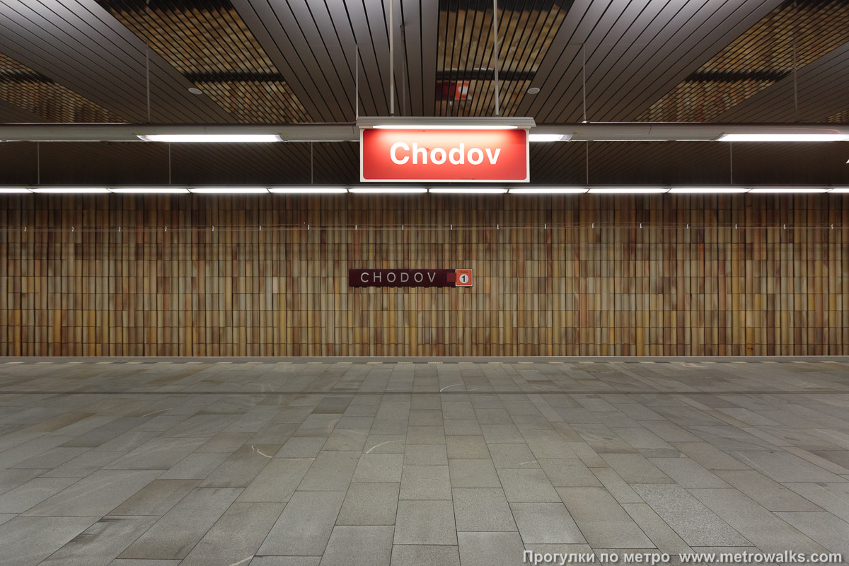Фотография станции Chodov [Хо́дов] (линия C, Прага). Поперечный вид.