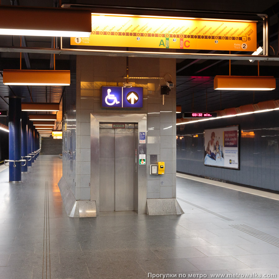 Фотография станции Stodůlky [Стоду́лки] (линия B, Прага). Лифт.