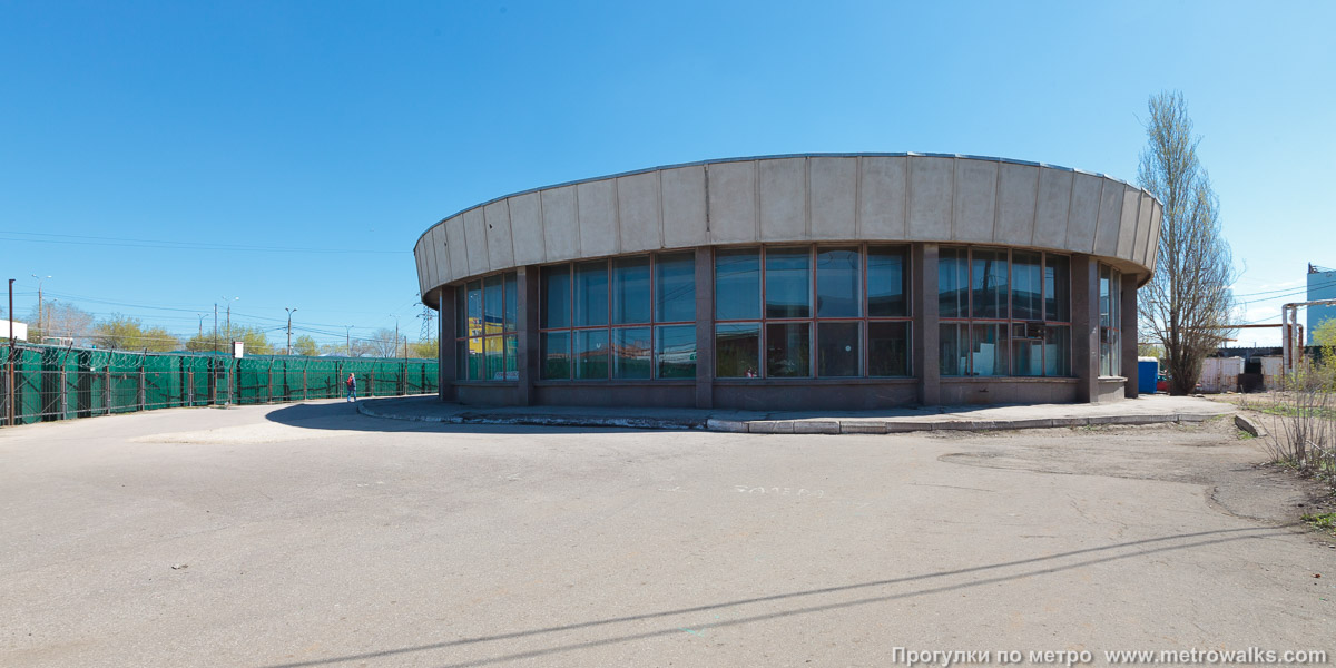 Фотография станции Кировская (Самара). Наземный вестибюль станции. Вестибюль не используется для входа на станцию, в нём располагается торговый центр «Метро».
