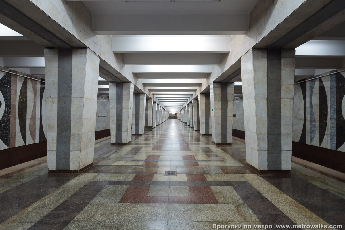 Фотография станции Спортивная (Самара). Продольный вид центрального зала.