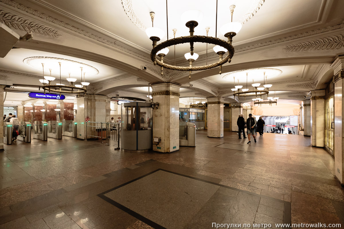 Фотография станции Автово (Кировско-Выборгская линия, Санкт-Петербург). Турникетный зал подземного вестибюля, общий вид.