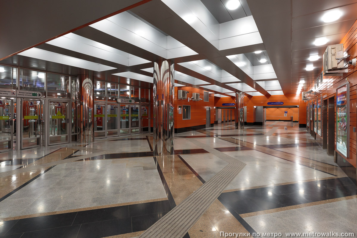 Фотография станции Беговая (Невско-Василеостровская линия, Санкт-Петербург). В подземном переходе.