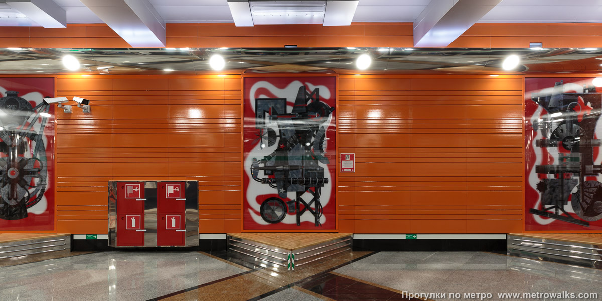 Фотография станции Беговая (Невско-Василеостровская линия, Санкт-Петербург). Станционная стена.