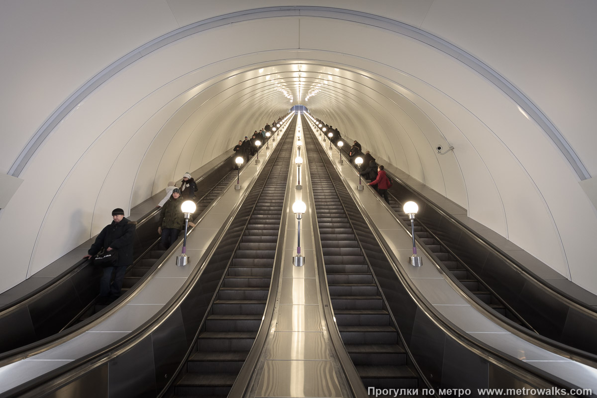 Эскалатор в метро спб. Адмиралтейская метро эскалатор. Эскалаторы Петербургского метрополитена. Питер МИТРО эскалатор. Метро Фрунзенская эскалатор.