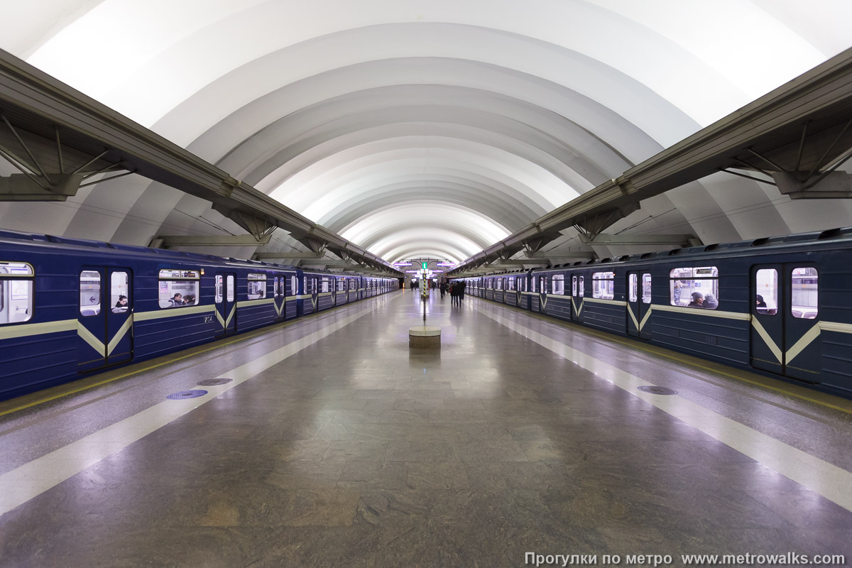 М чкаловская спб. Чкаловская (станция метро, Санкт-Петербург). Станция метро Чкаловская СПБ. Фрунзенско-Приморская линия станция Чкаловская. Станция метро Чкаловская платформа.