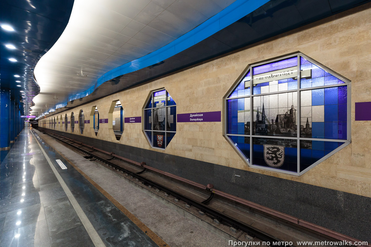 Фотография станции Дунайская (Фрунзенско-Приморская линия, Санкт-Петербург). Вид по диагонали. С края платформы.