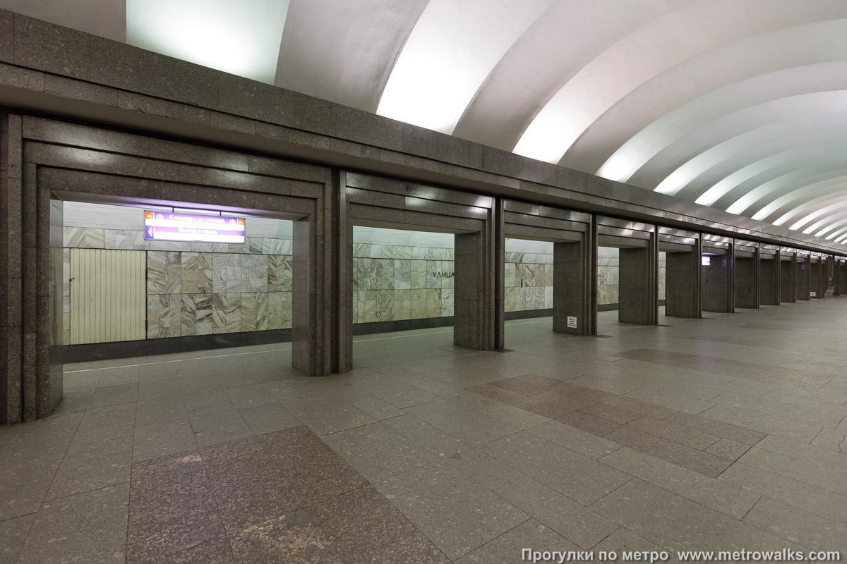 Фотография станции Улица Дыбенко (Правобережная линия, Санкт-Петербург). Вид по диагонали.
